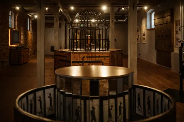 Foto vanaaegsest liikuva pildi masinast (zoetroop)